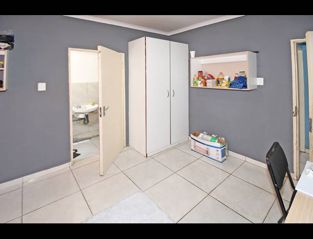 5.5 BEDROOM HOUSE FOR SALE IN HURST HILL